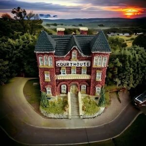 NIB Vintage House Liberty Falls Statue Courthouse Figurine Collectible Monument